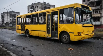 El trayecto del coraje: la vida en las rutas de autobús del frente en Jersón