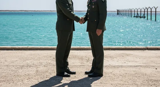 Un apretón de manos incómodo en Guantánamo: Por qué los funcionarios de EE. UU. y Cuba vuelven a hablar